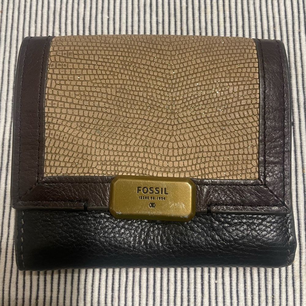 Used Fossil wallet